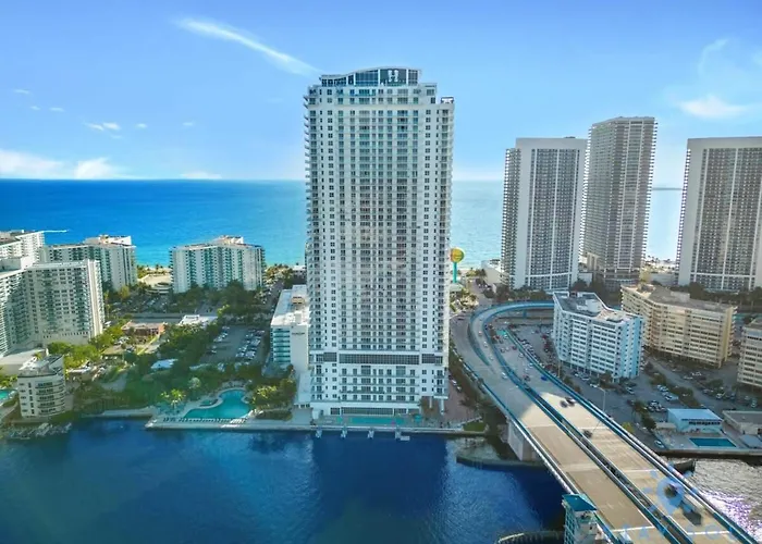 Luxury Amenities, Infinity Pool, Gym, Hot Tub