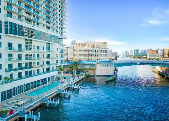 Luxury Amenities, Infinity Pool, Gym, Hot Tub