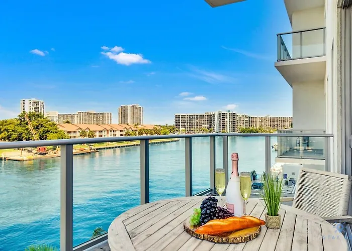 Luxury Amenities, Infinity Pool, Gym, Hot Tub