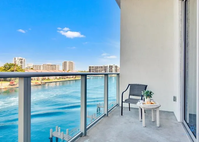 Luxury Amenities, Infinity Pool, Gym, Hot Tub