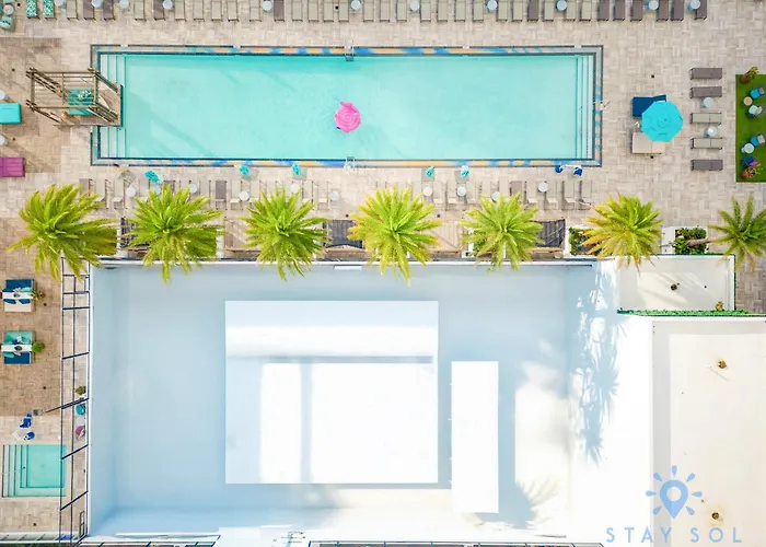 Luxury Amenities, Infinity Pool, Gym, Hot Tub