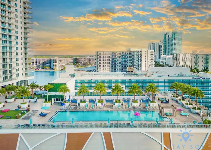 Luxury Amenities, Infinity Pool, Gym, Hot Tub