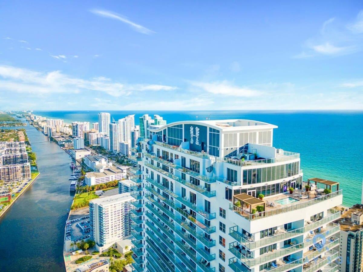 Luxury Amenities, Infinity Pool, Gym, Hot Tub *