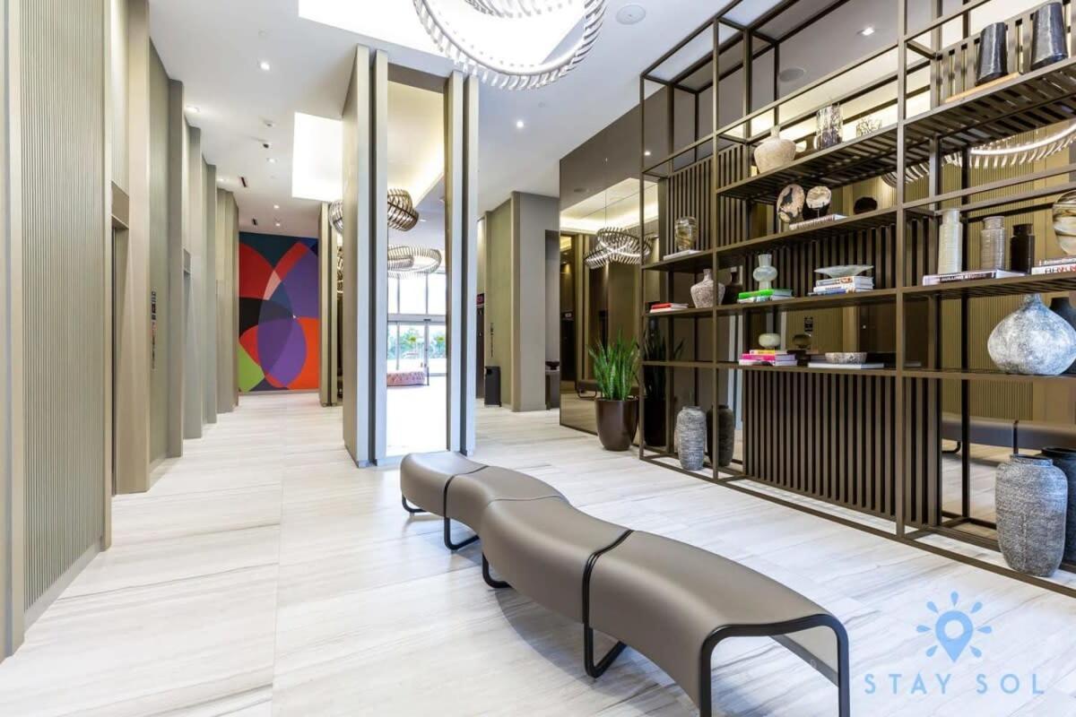 Luxury Amenities, Infinity Pool, Gym, Hot Tub *