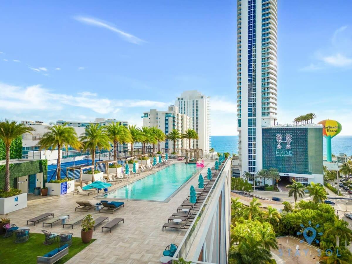 Apartment Luxury Amenities, Infinity Pool, Gym, Hot Tub Hollywood