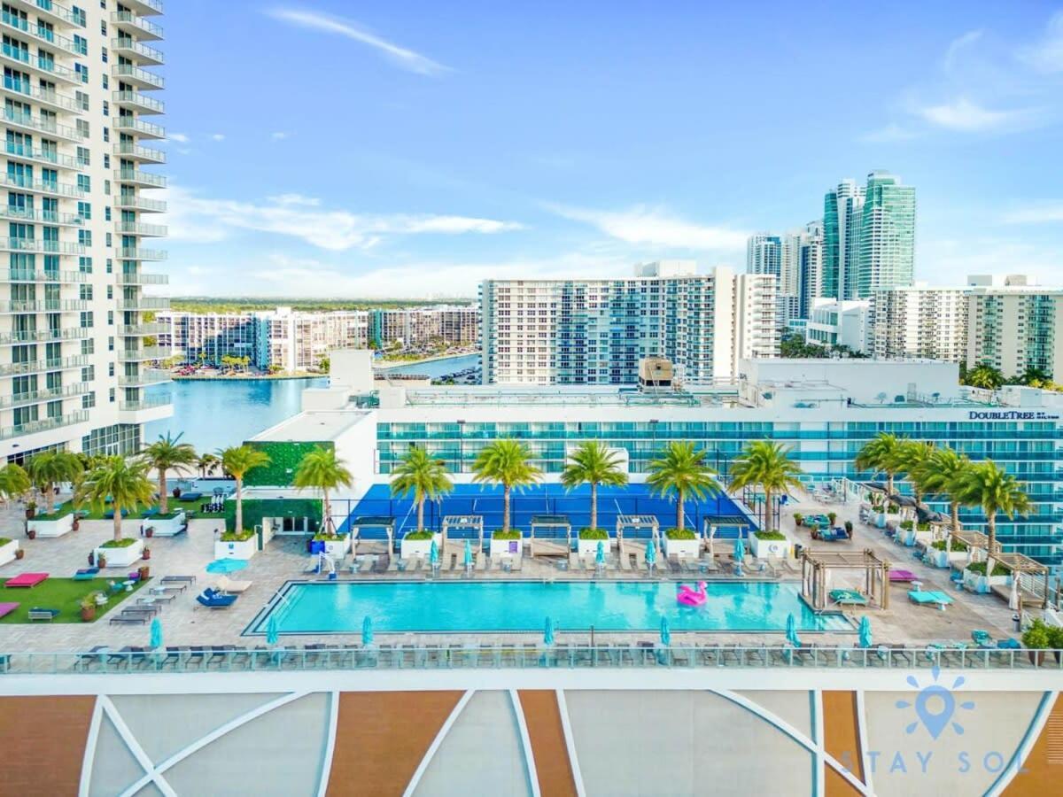 Luxury Amenities, Infinity Pool, Gym, Hot Tub Hollywood