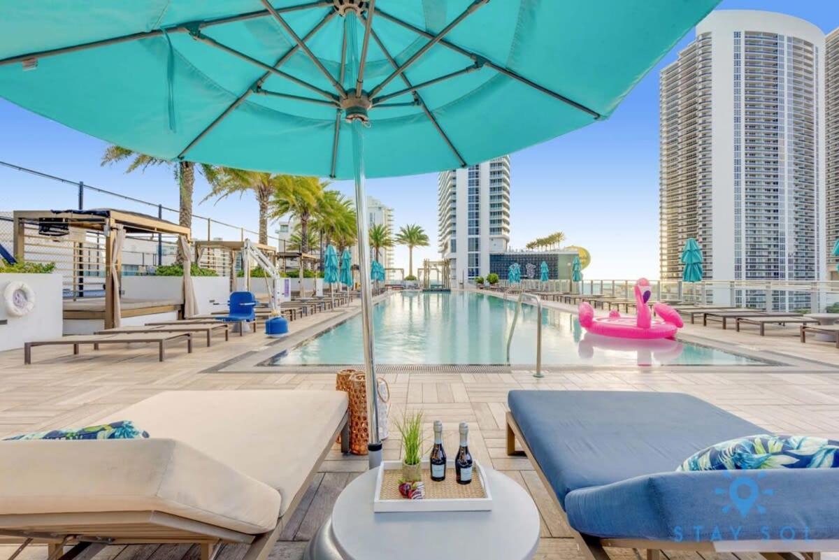 Luxury Amenities, Infinity Pool, Gym, Hot Tub Apartment