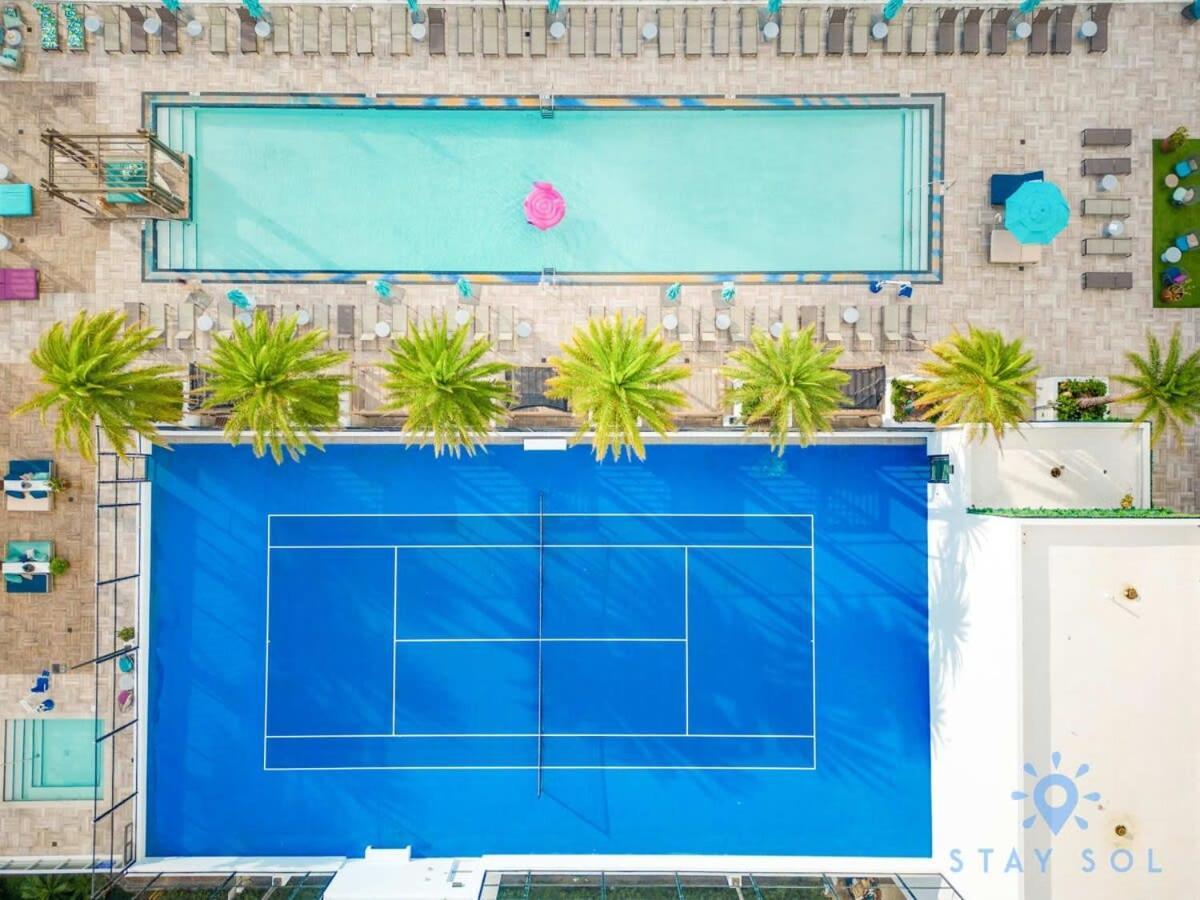 Luxury Amenities, Infinity Pool, Gym, Hot Tub Apartment *