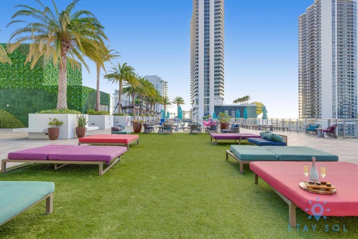 Luxury Amenities, Infinity Pool, Gym, Hot Tub * Hollywood