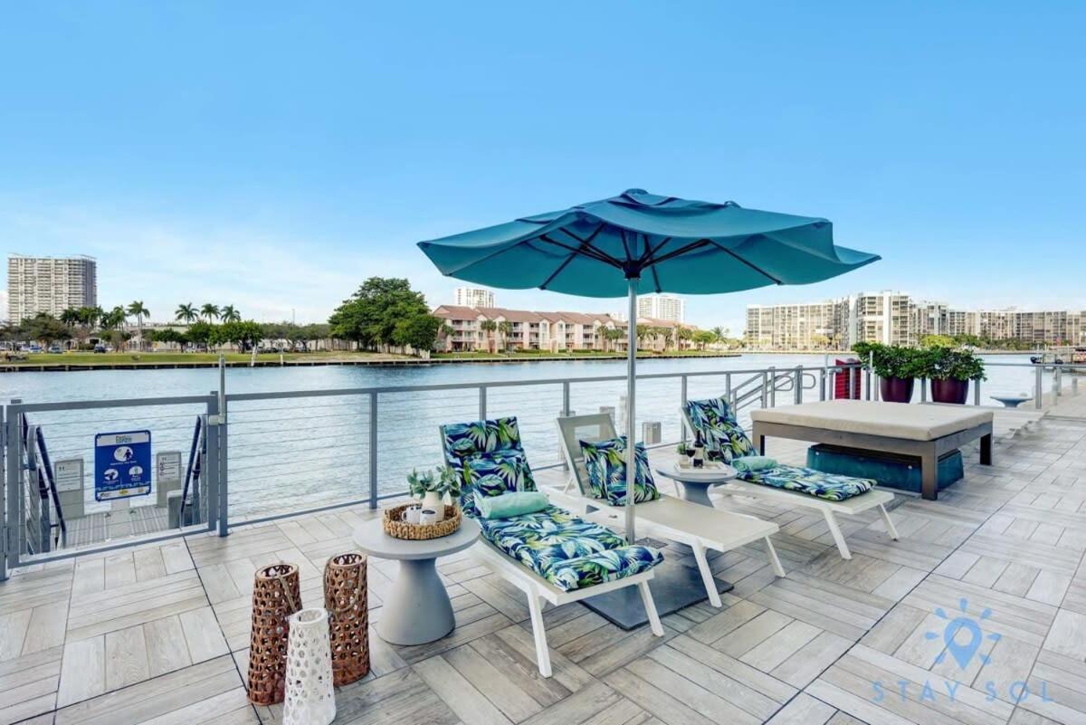 Apartment Luxury Amenities, Infinity Pool, Gym, Hot Tub