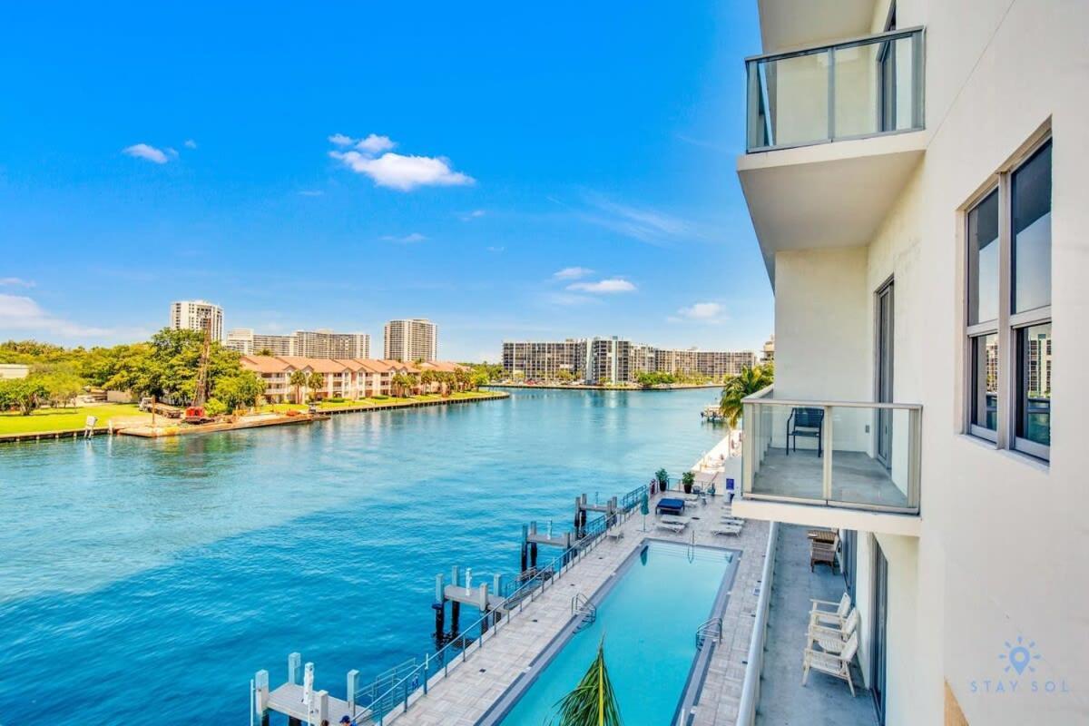Apartment Luxury Amenities, Infinity Pool, Gym, Hot Tub