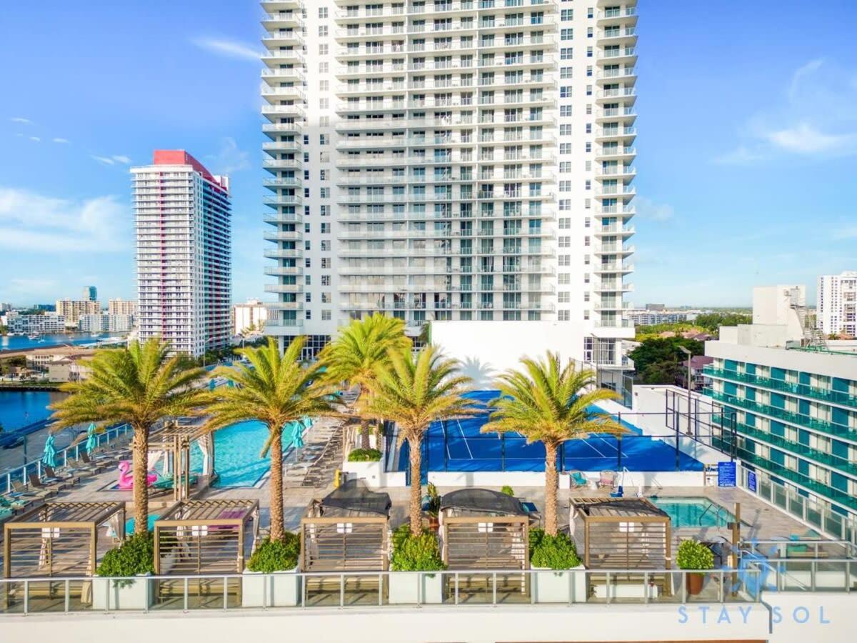 Luxury Amenities, Infinity Pool, Gym, Hot Tub Apartment