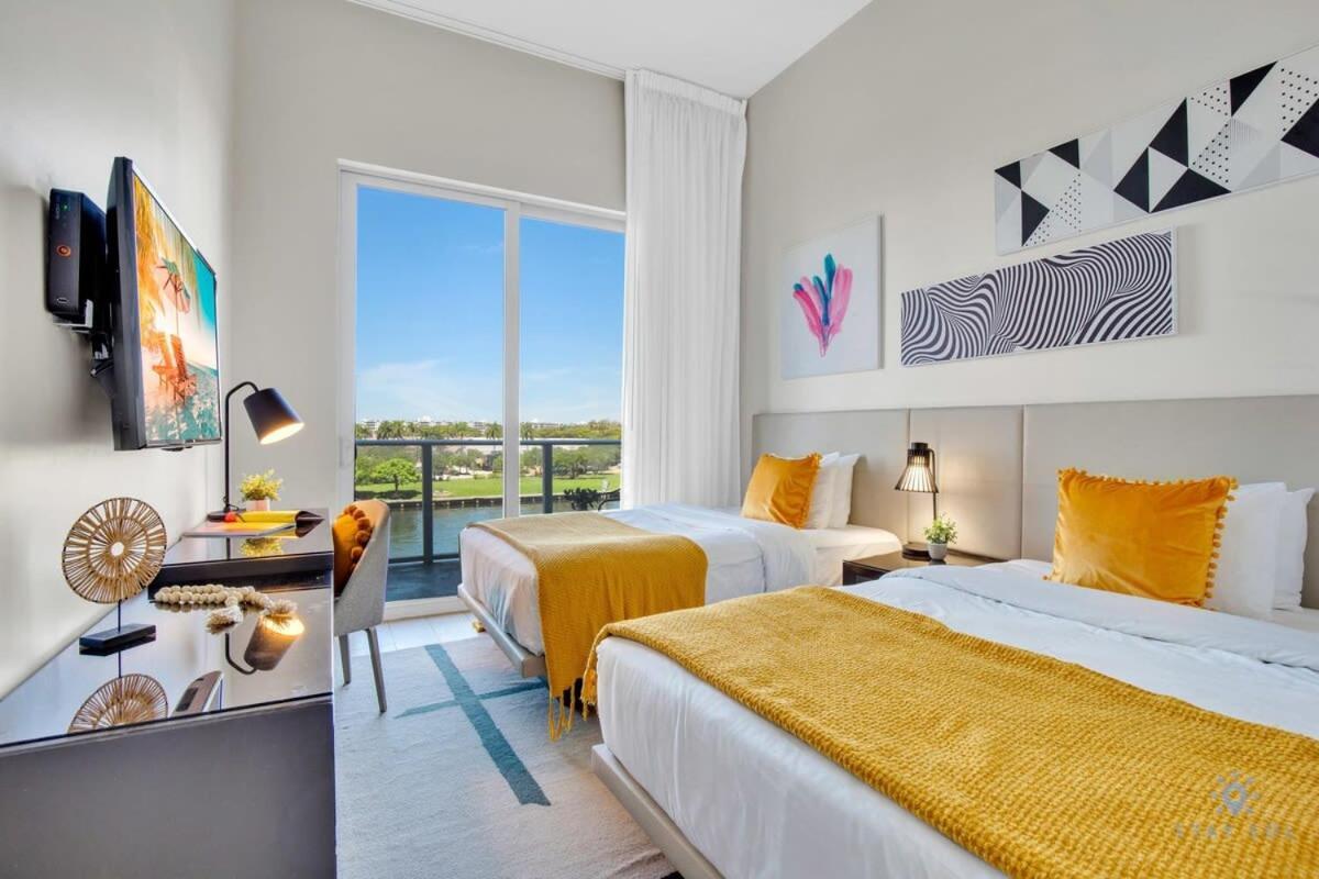 Apartment Luxury Amenities, Infinity Pool, Gym, Hot Tub Hollywood