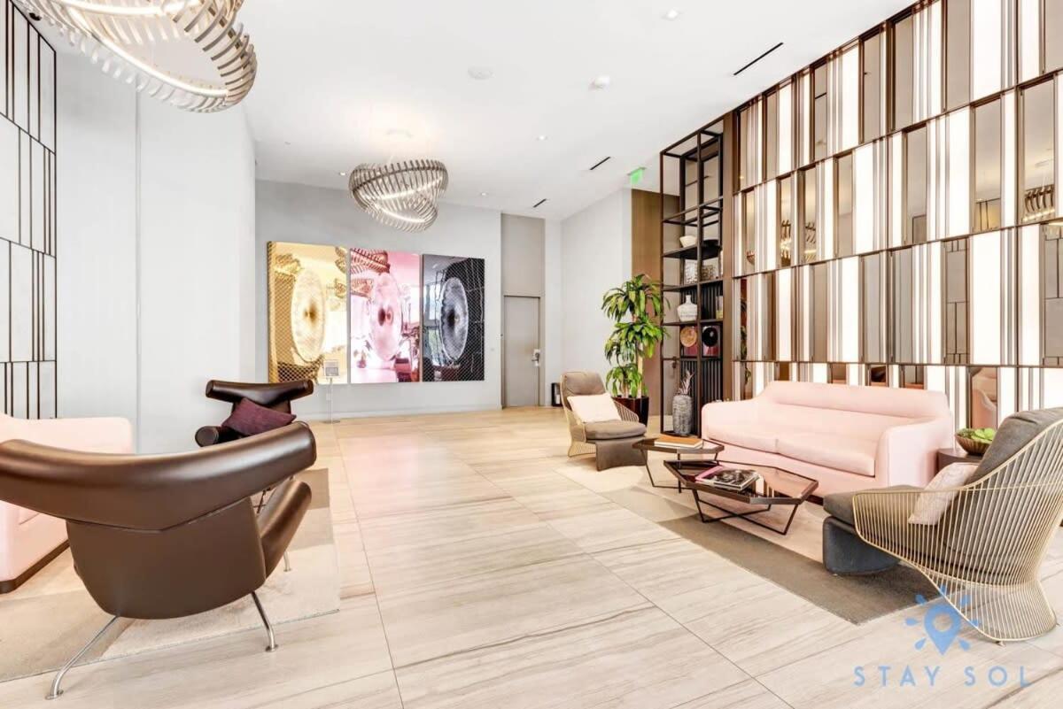 Luxury Amenities, Infinity Pool, Gym, Hot Tub * Hollywood