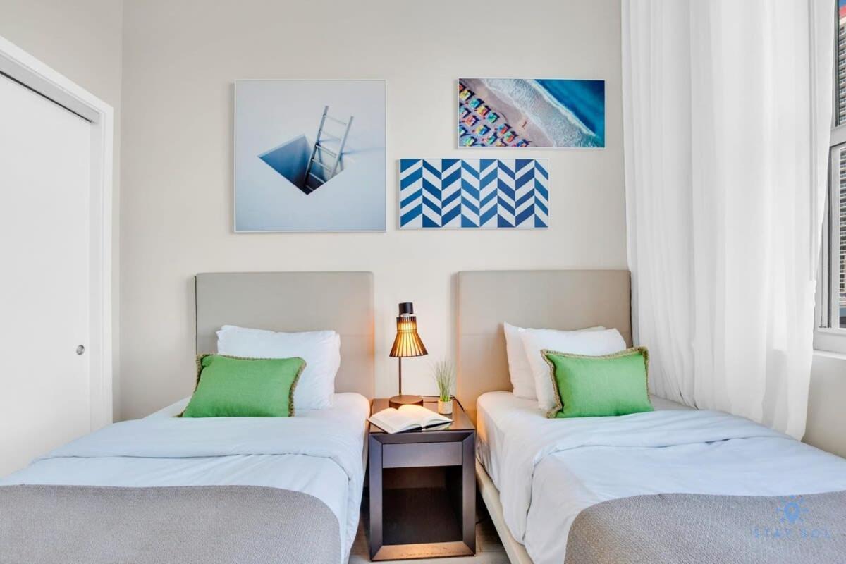 Apartment Luxury Amenities, Infinity Pool, Gym, Hot Tub *