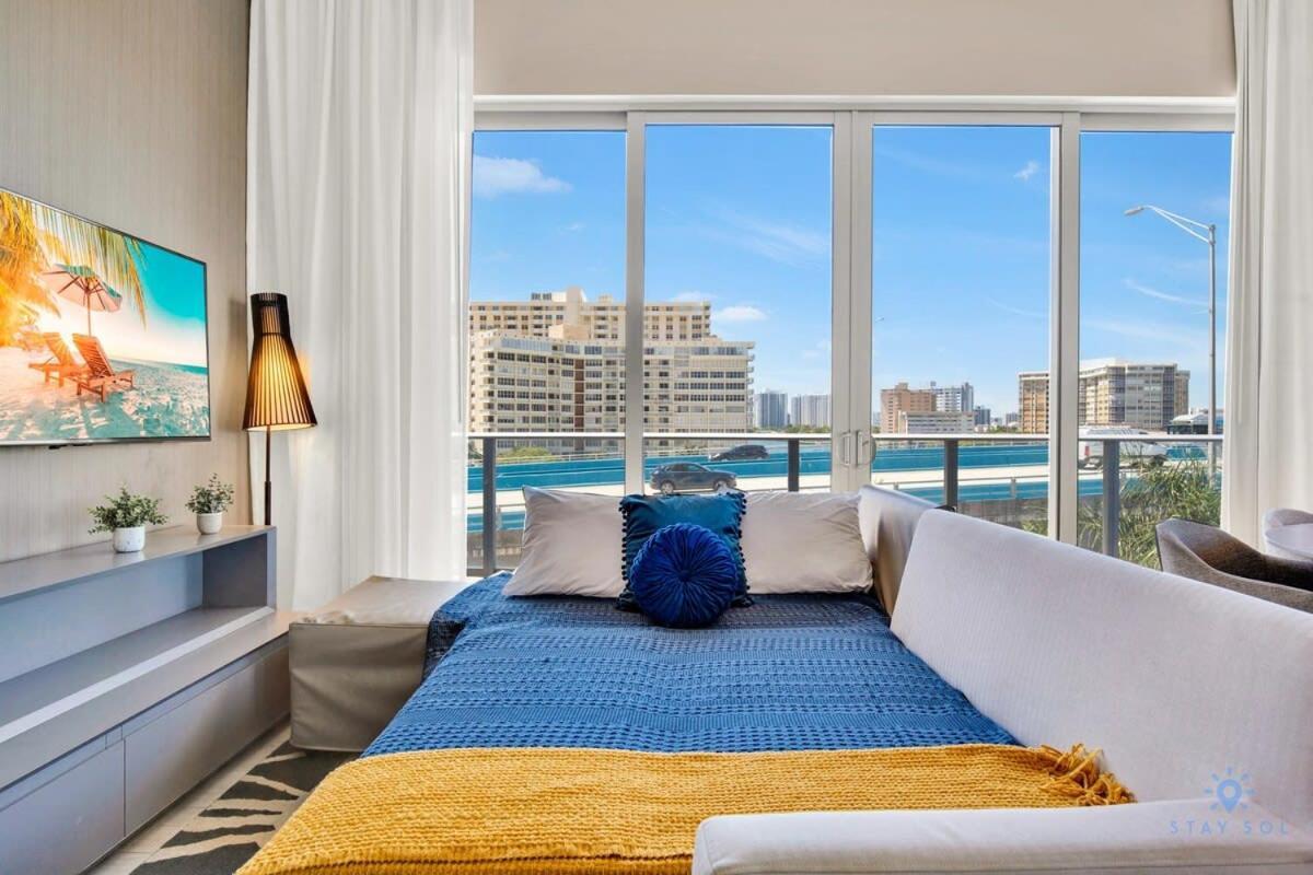 Luxury Amenities, Infinity Pool, Gym, Hot Tub Apartment *