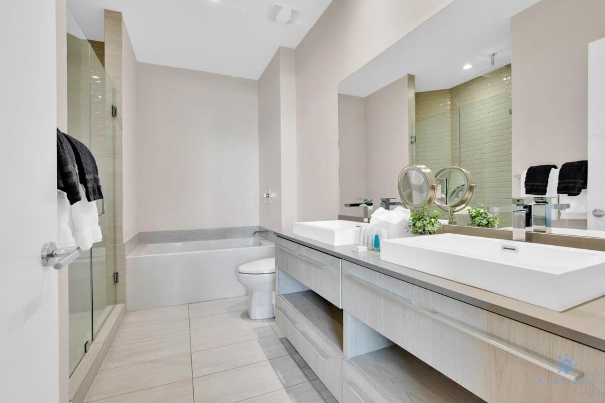 Luxury Amenities, Infinity Pool, Gym, Hot Tub