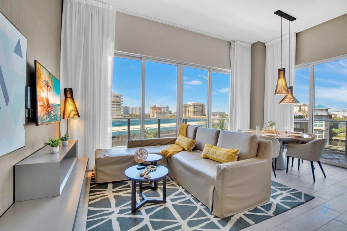 Luxury Amenities, Infinity Pool, Gym, Hot Tub Hollywood