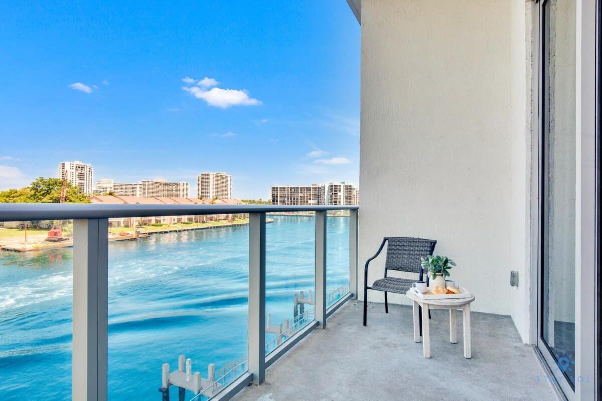 Luxury Amenities, Infinity Pool, Gym, Hot Tub * Hollywood