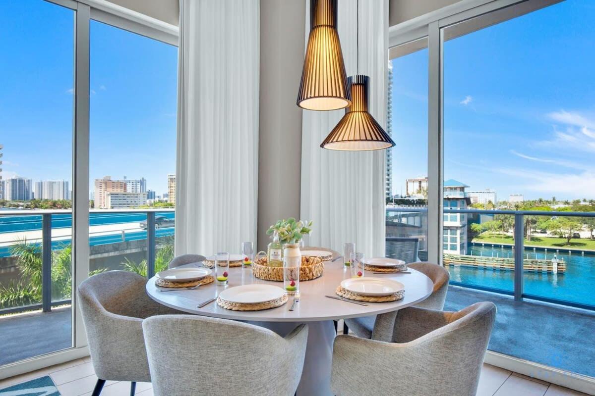Apartment Luxury Amenities, Infinity Pool, Gym, Hot Tub