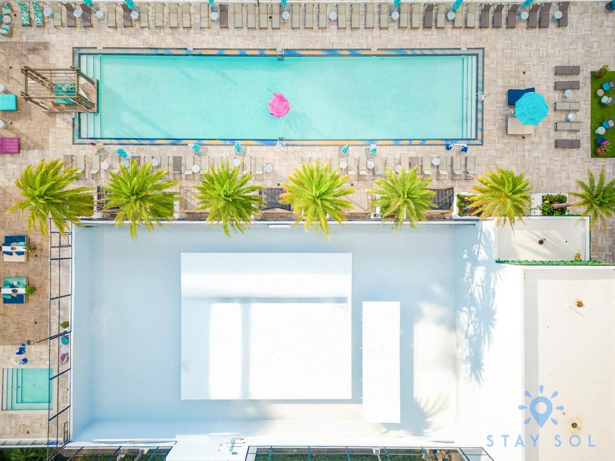 Luxury Amenities, Infinity Pool, Gym, Hot Tub Appartement *